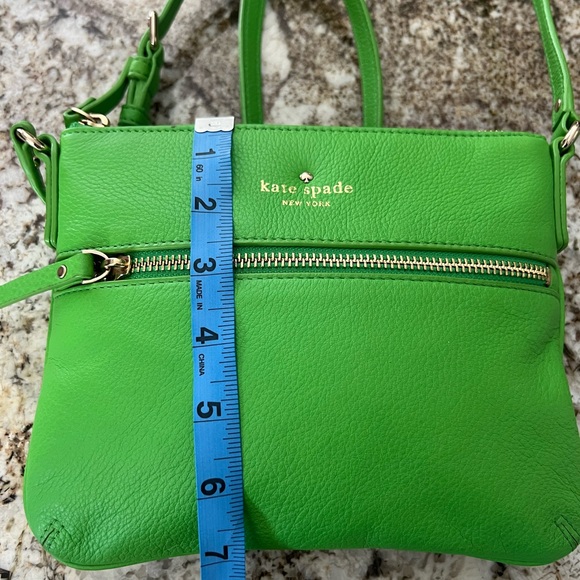 Kate Spade pebble leather Kelly green gold accents Shoulder/crossbody bag EUC - Picture 3 of 7